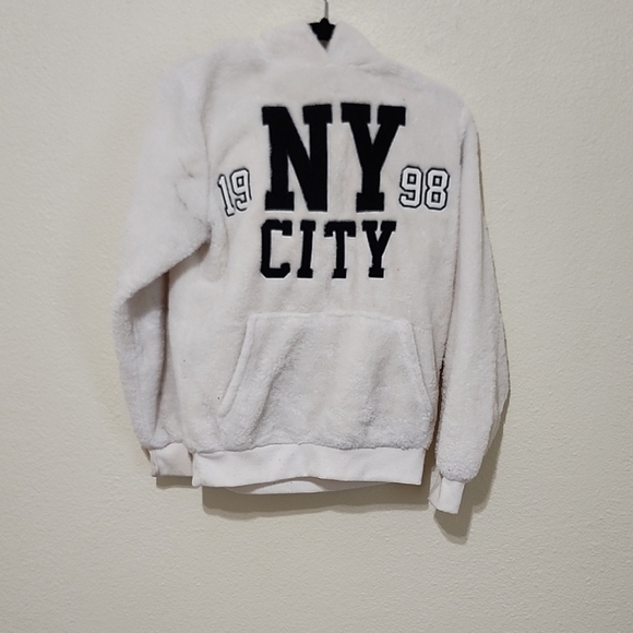 orange kiss Tops - White NY City Crew Neck Sweatshirt with Bold Graphics
